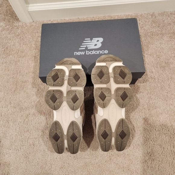 New Balance 9060 Mushroom - Picture 3 of 4